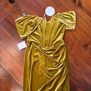 Miss Circle - Omaria Gold Velvet Off Shoulder Corset Dress